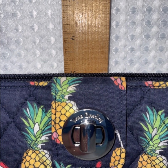 Vera Bradley Turnlock Wallet Pineapple Toucan Party - Picture 8 of 9
